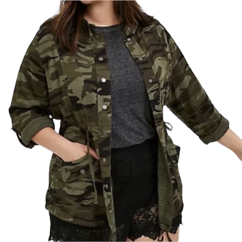 Torrid Women's Camo Button Front Drawstring Anorak Size 2X